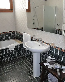 Tenuta Monacelli 4*